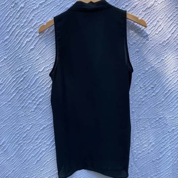 Vince Camuto Black Sleeveless V-Neck Top - Women's Small - Picture 5 of 6